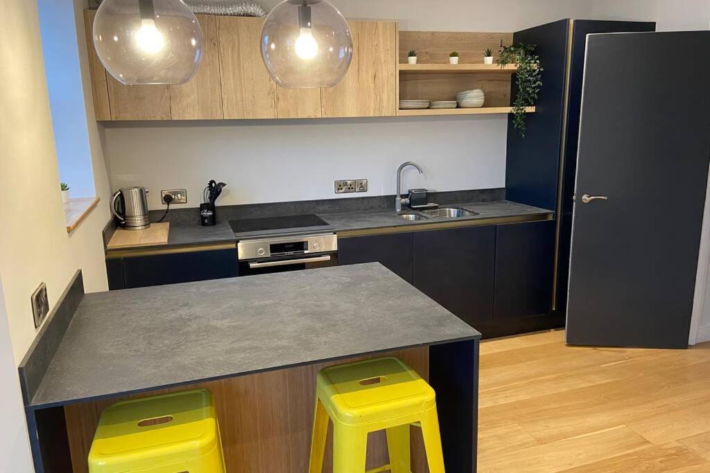 Spacious 1 Bedroom Apartment With Sea Views New Quay Exteriör bild